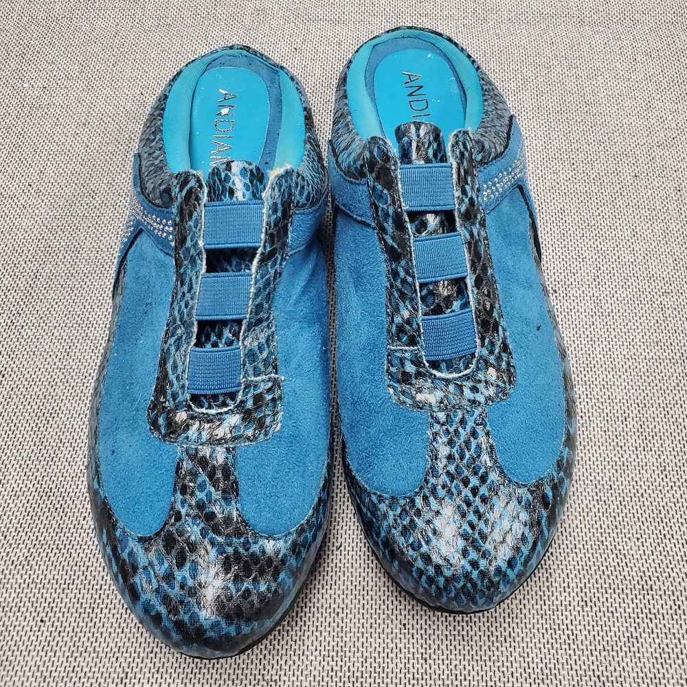 Andiamo Turquoise Blue Snake Print Faux Suede Clogs style Slip-On Shoes Size 9.5